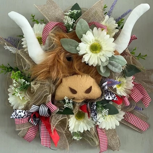 Highland cow wreath with white daisies and farmhouse ribbons for front door decor