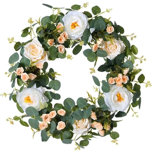 Squisita ghirlanda artificiale di rose ed eucalipto per decorazione murale e porta