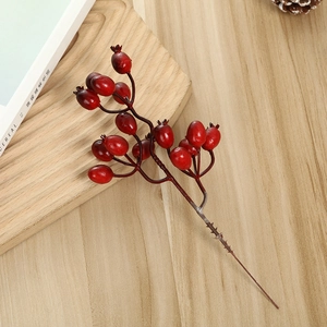 Branche de baies de Noël rouges artificielles sur bois pour décoration de fête