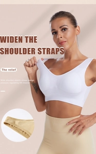 Détail des larges bretelles élastiques sur le soutien-gorge de sport sans couture