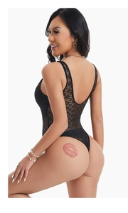 Detail eines schwarzen Spitzen-Bodysuits mit tiefem Rückenausschnitt und Blumenmuster