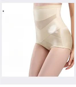 Vue détaillée de la culotte gainante taille haute en maille respirante et compression croisée