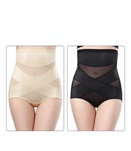 Détail de culotte gainante taille haute avec contrôle croisé en beige et noir