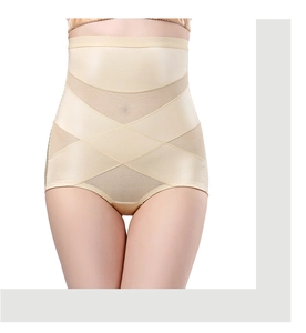 Détails de la culotte gainante haute avec mesh respirant et bandes croisées de maintien