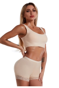 Détail du short gainant beige sans couture avec bordure délicate en dentelle fleurie