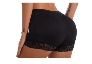 Gros plan sur le short gainant noir avec ourlet en dentelle large et tissu extensible