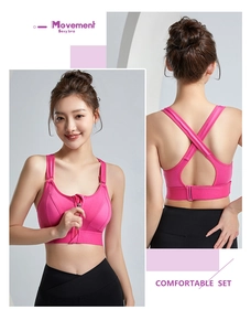 Dettaglio del reggiseno sportivo magenta con cerniera frontale e design incrociato