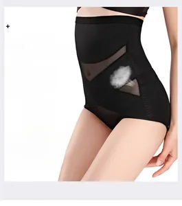 Vue détaillée du short gainant taille haute avec panneaux en maille respirante