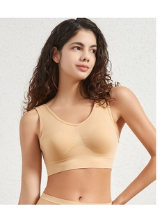 Détail d'un soutien-gorge de sport nude sans couture avec de larges bretelles et col en U
