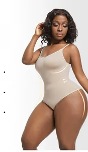 Détails du body sculptant beige avec contrôle du ventre, effet push-up et galbe des fesses