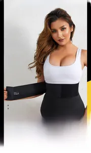 Détail de la gaine amincissante noire 3M avec fermeture velcro pour le fitness et sport