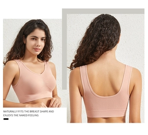 Vues avant et arrière du soutien-gorge de sport rose lotus sans couture avec larges bretelles
