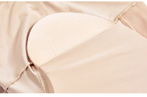 Detailansicht Miederhose mit herausnehmbaren atmungsaktiven Polstern und Innentasche