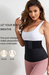 Détail de la gaine amincissante noire avec tissu respirant et fermeture velcro réglable