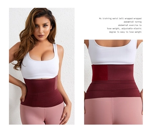 Détail d'une gaine amincissante bordeaux réglable avec tissu élastique haute compression