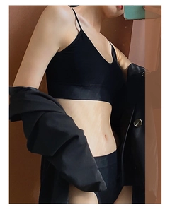 Side view of black wire-free sports bra set showing elastic quick-dry fabric fit