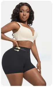 Detailansicht der High-Waist-Bauchweg-Shorts mit Lifting-Effekt und elastischem Bund
