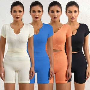 Completo Yoga Senza Cuciture a Costine per Donna in Nylon Crop Top a Manica Corta Pantaloncini Ciclista a Vita Alta
