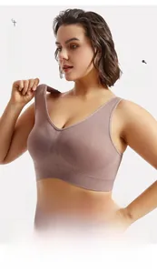 Détail d'un soutien-gorge de sport à haute élasticité avec de larges bretelles