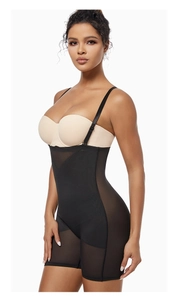Détail du body sculptant noir à taille haute avec empiècements en mesh respirant sur les côtés