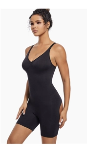 Seitenansicht des schwarzen nahtlosen Bodyshapers zur Formung von Taille und Hüfte
