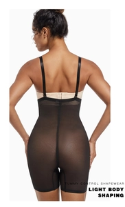 Vue arrière du body sculptant en maille noire pour contrôle du ventre et galbe fessier