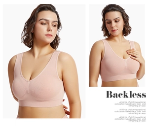 Détail du soutien-gorge de sport rose sans armature, tissu sans couture et bretelles