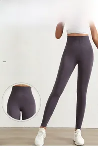 Detail van naadloze yoga-leggings met hoge taille, buikcontrole en zonder voornaad