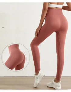 Detailweergave van naadloze yoga broek met hoge taille en corrigerend billift-effect