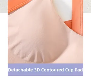 Détail d'un soutien-gorge de sport avec coussinets 3D amovibles et texture tricotée