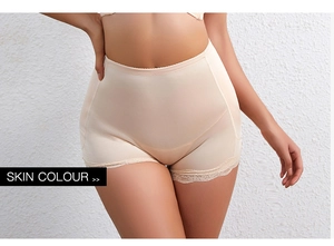 Vue détaillée de la culotte gainante haute couleur chair avec bordure en dentelle fine