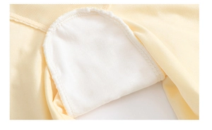 Détail macro du tissu en maille respirant et de la doublure en coton de la gaine