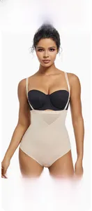Dettaglio di intimo modellante a vita alta con spalline regolabili e contenitivo