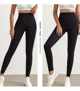 Detail van de yoga broek met hoge taille, buikcontrole en naadloos perzik-bil-lifting effect