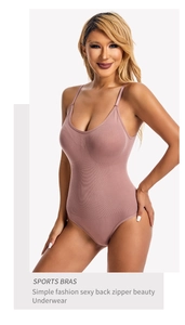 Detail der mauvefarbenen Body mit vertikaler Rippstruktur und hoher Elastizität
