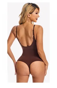 Dunkelbrauner rückenfreier Body mit Tanga-Schnitt und verstellbaren Trägern für Kurven