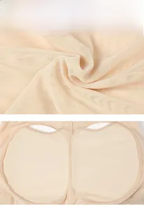 Détail du tissu en maille respirante et structure rembourrée du short remodelant