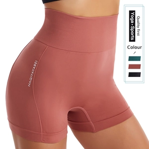 Seamless high-waisted yoga shorts in brick red with compression for tummy control