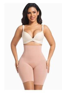 Détail de la culotte gainante taille haute beige en tissu élastique sans couture