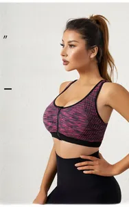 Gros plan sur la fermeture éclair avant du soutien-gorge de sport sans couture