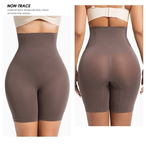 Vues avant et arrière du short gainant sans couture taille haute marron café