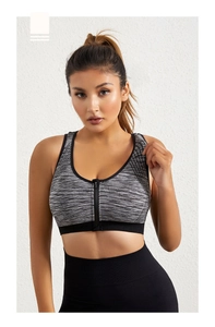 Gros plan sur la fermeture éclair avant du soutien-gorge de sport gris chiné de fitness