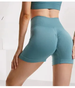 Vista posteriore di pantaloncini da yoga a vita alta con cucitura sollevante ed effetto push-up