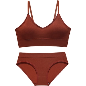 Seamless ribbed knit lingerie set with V-neck bralette and high-elastic panties in rust red