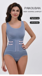 Detail eines blauen nahtlosen Bodys mit mehrreihigen Schnallen zur Bauchkontrolle