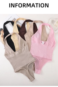 Detail der gerippten Taille und Mesheinsätze bei mehreren Neckholder-Bodysuits