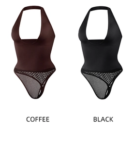 Detailvergleich der gerippten Bodys in Kaffee und Schwarz mit Mesh-Taille-Einsätzen