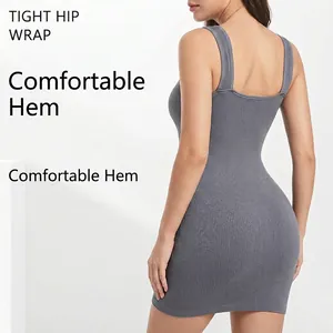 Sexy graues Mini-Kleid aus Rippstrick mit Karree-Ausschnitt und enger Passform für Damen