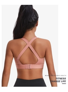 Détail du soutien-gorge de yoga à dos croisé avec agrafes réglables rose poudré
