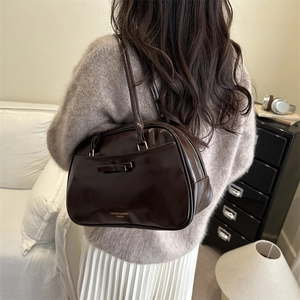 Sac fourre-tout vintage marron chocolat avec fini brillant et détail de nœud